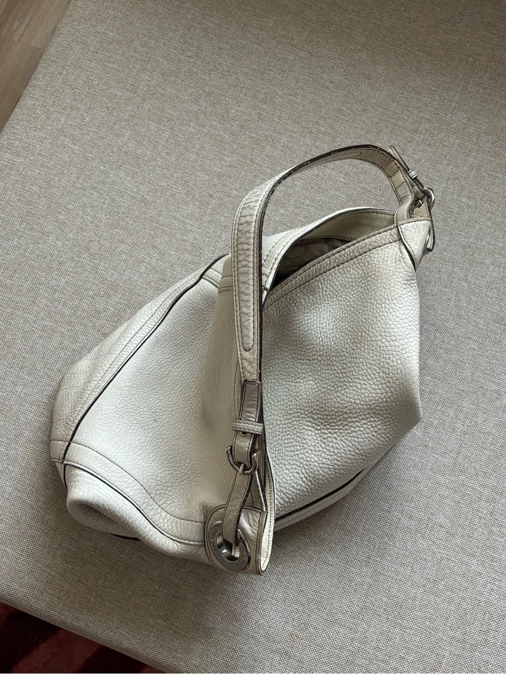 2005 Coach Cream Leather Shoulder Bag/hobo style